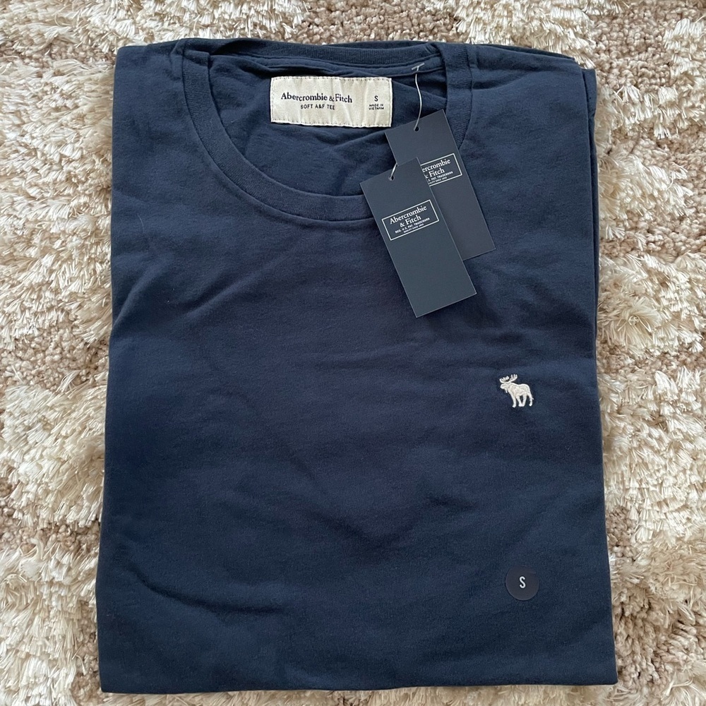 NWT Abercrombie & Fitch Men's Navy Blue T Shirt